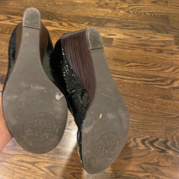 Tory Burch Black Caroline 65 mm Wedge Size 7.5 - Picture 2 of 3
